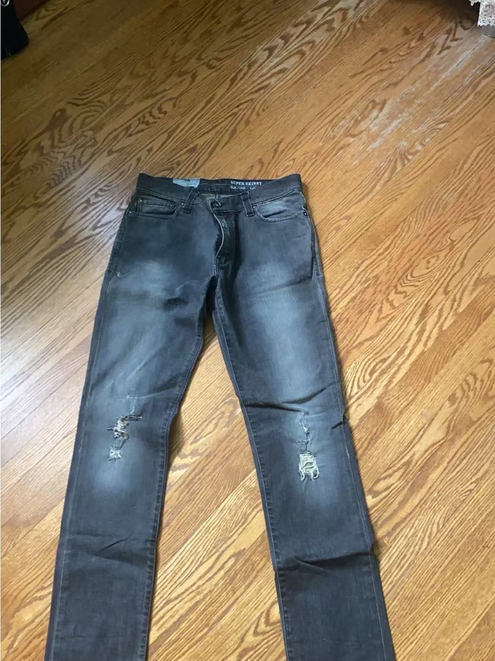 Levi's Men's Washed Black Skinny Jeans with Knee Rips